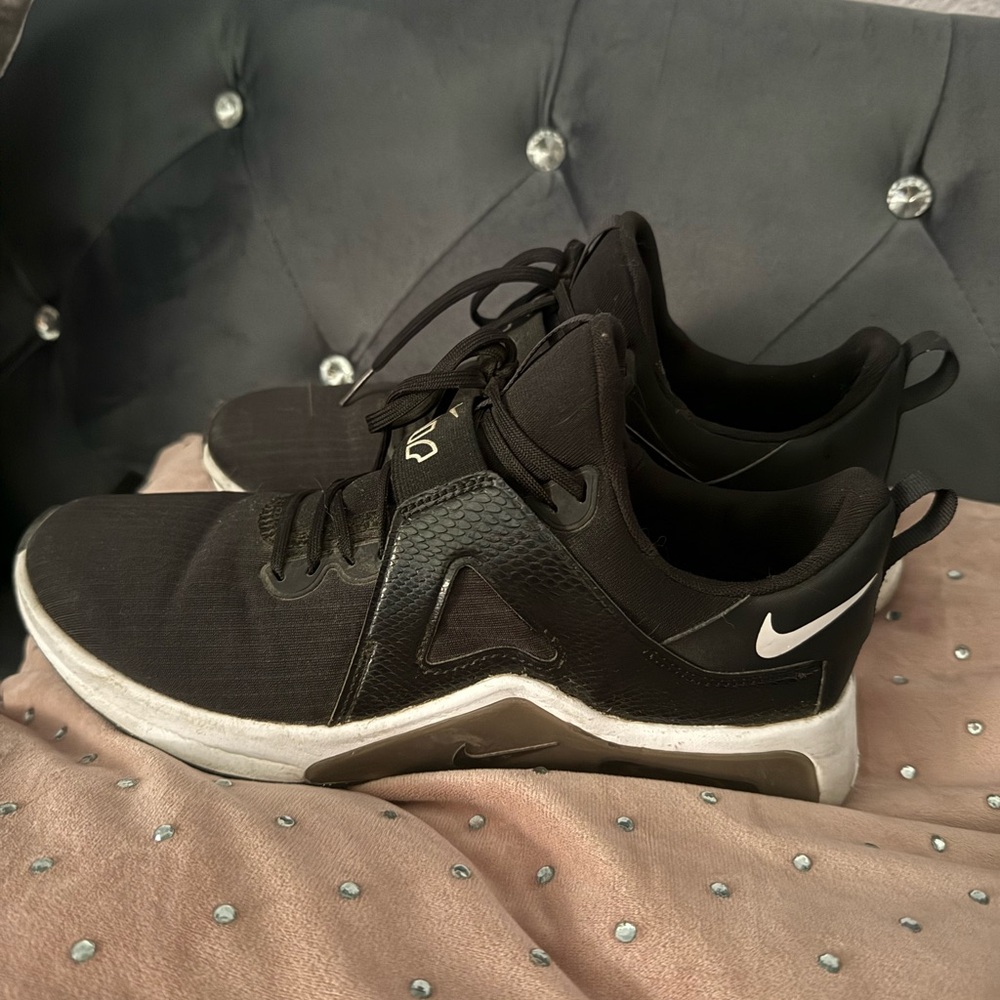 Nike Air Max Bella TR black white womens sneakers size 8.5